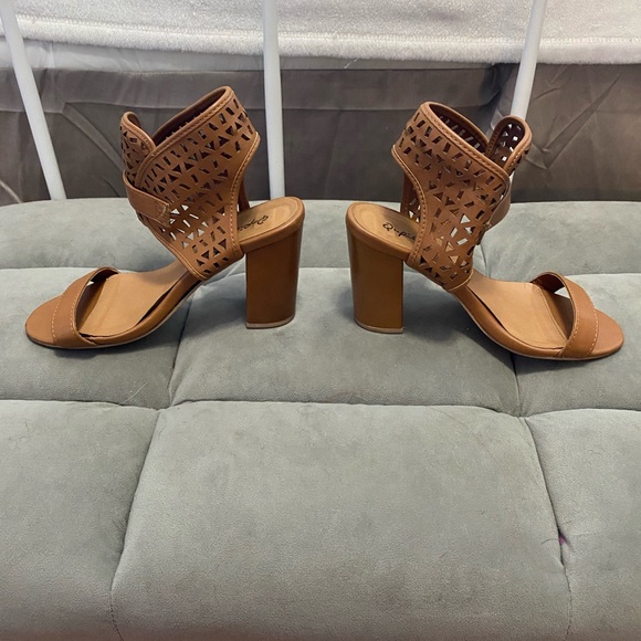 Heels - Picture 3 of 4